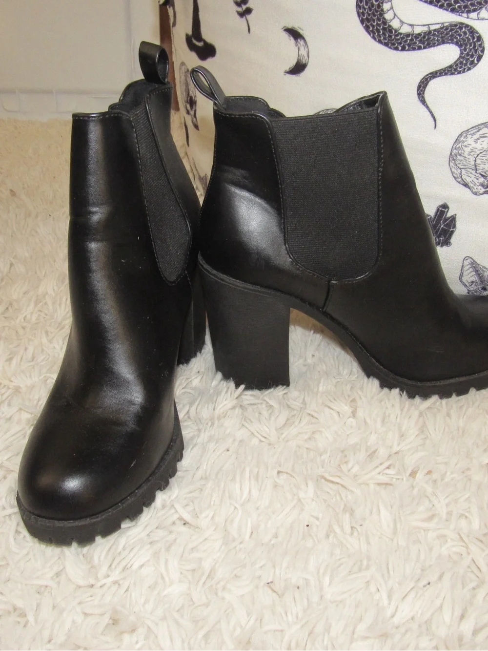 Soda Black Chelsea Lug Sole Ankle Boots
